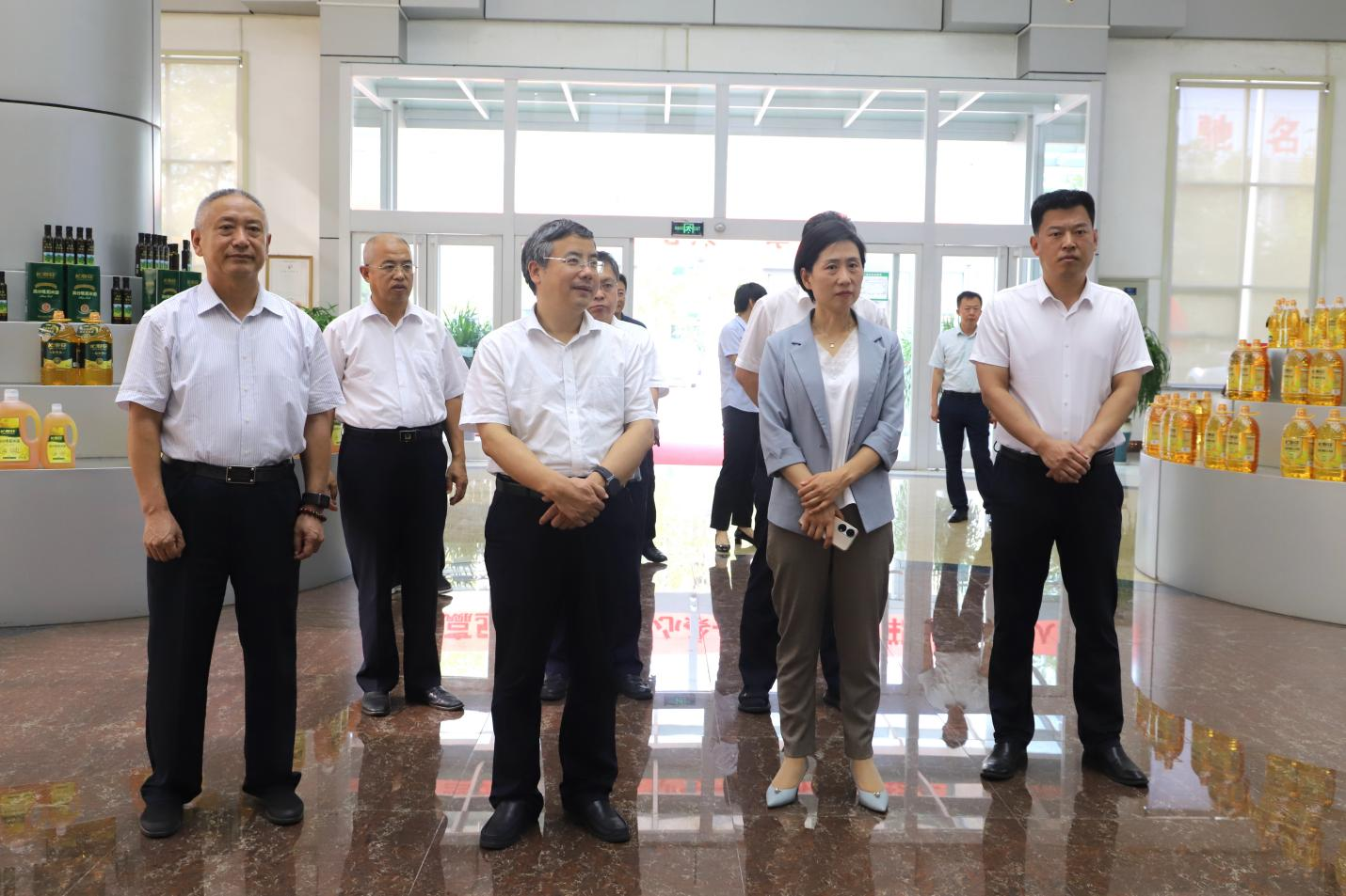 山東國(guó)家標(biāo)準(zhǔn)技術(shù)審評(píng)中心主任劉運(yùn)富來山東三星集團(tuán)調(diào)研