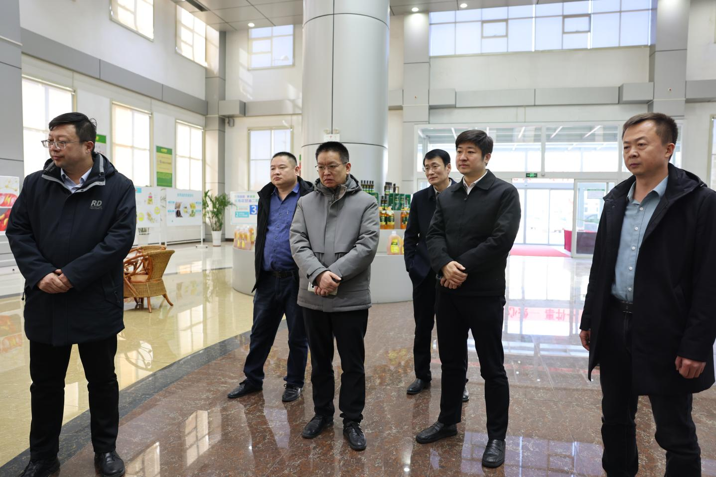 山東人才科創(chuàng)、清華大學(xué)團(tuán)委創(chuàng)業(yè)指導(dǎo)中心考察組來山東三星集團(tuán)參觀考察