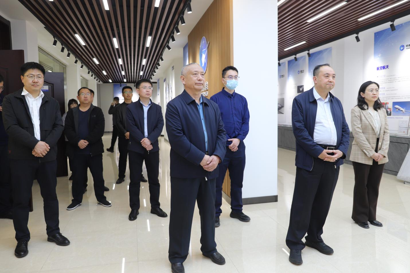 省工信廳電子信息產(chǎn)業(yè)處處長(zhǎng)、二級(jí)巡視員李英峰來山東三星集團(tuán)調(diào)研