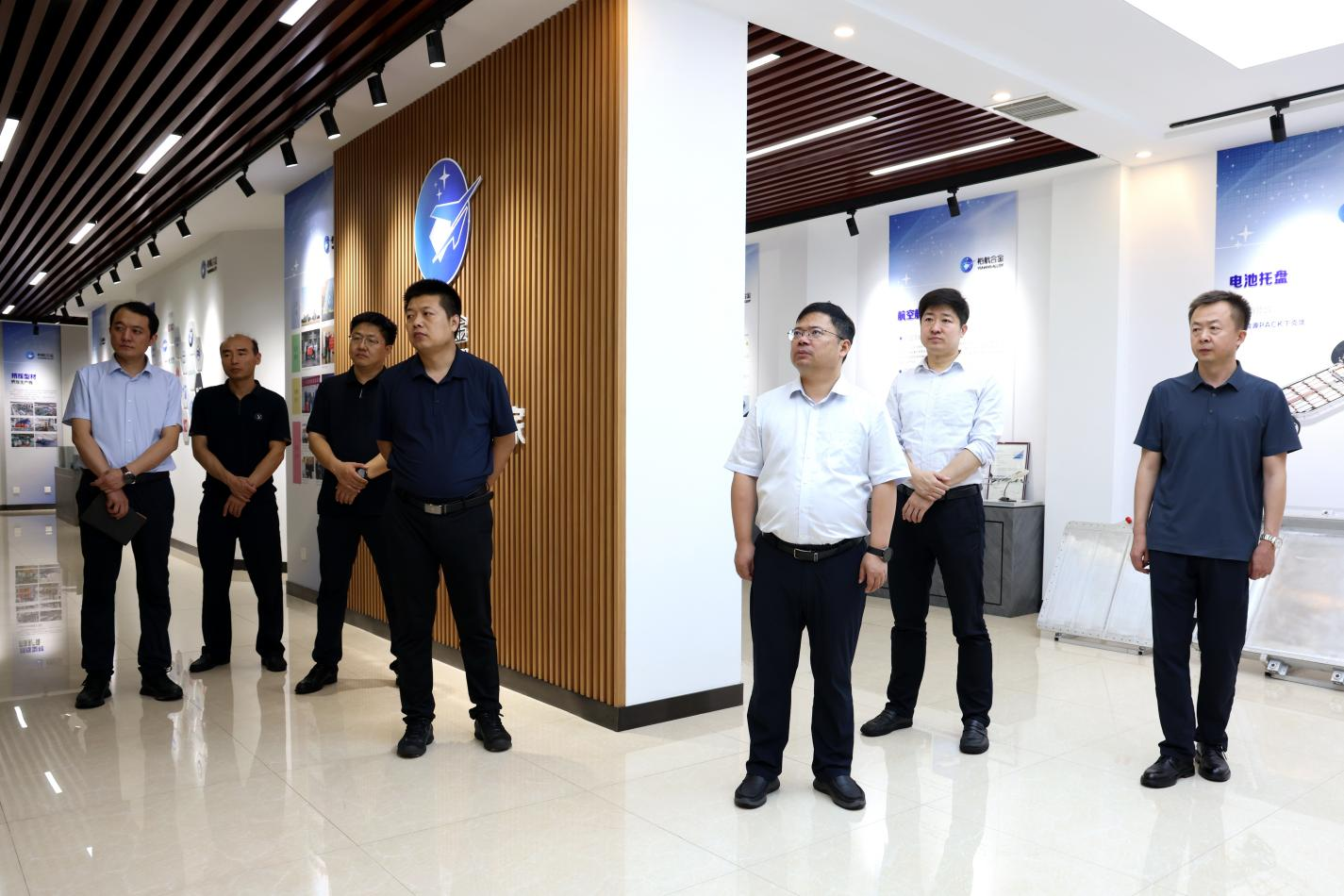 中國鐵建電氣化局集團(tuán)軌道交通器材有限公司黨委書記、執(zhí)行董事劉如久一行來山東三星集團(tuán)考察