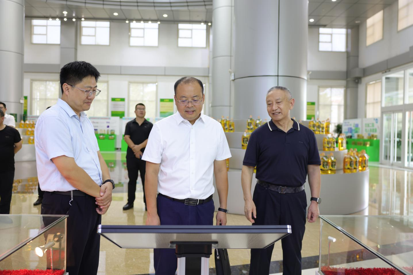 鄒平市委常委、副市長提名人選王強(qiáng)帶隊(duì)來山東三星集團(tuán)調(diào)研