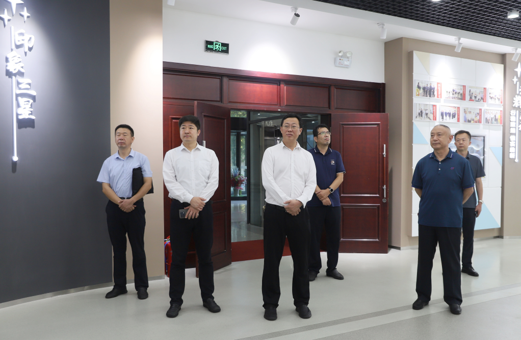 鄒平市人社局黨組書記、局長王保利來山東三星集團(tuán)調(diào)研