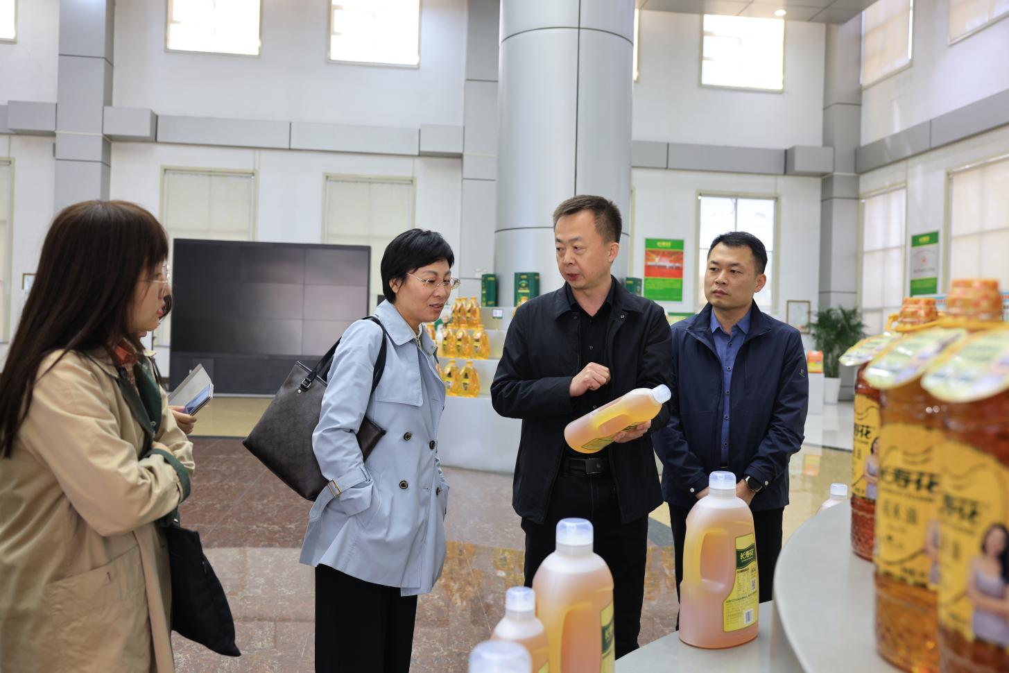 濱州市統(tǒng)計(jì)局、商務(wù)局聯(lián)合調(diào)研組來山東三星集團(tuán)調(diào)研