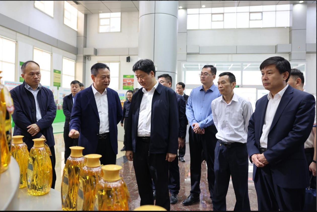 廣東省市場(chǎng)監(jiān)管局黨組成員、副局長(zhǎng)郭宇華一行來山東三星集團(tuán)調(diào)研