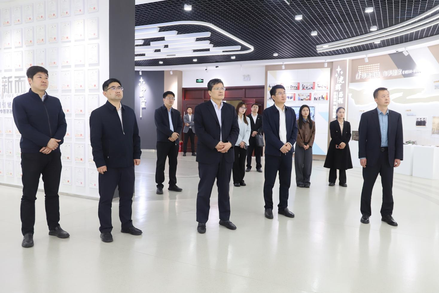 濱州市委市直機(jī)關(guān)工委副書記、三級調(diào)研員張榮堂帶隊(duì)來山東三星集團(tuán)調(diào)研