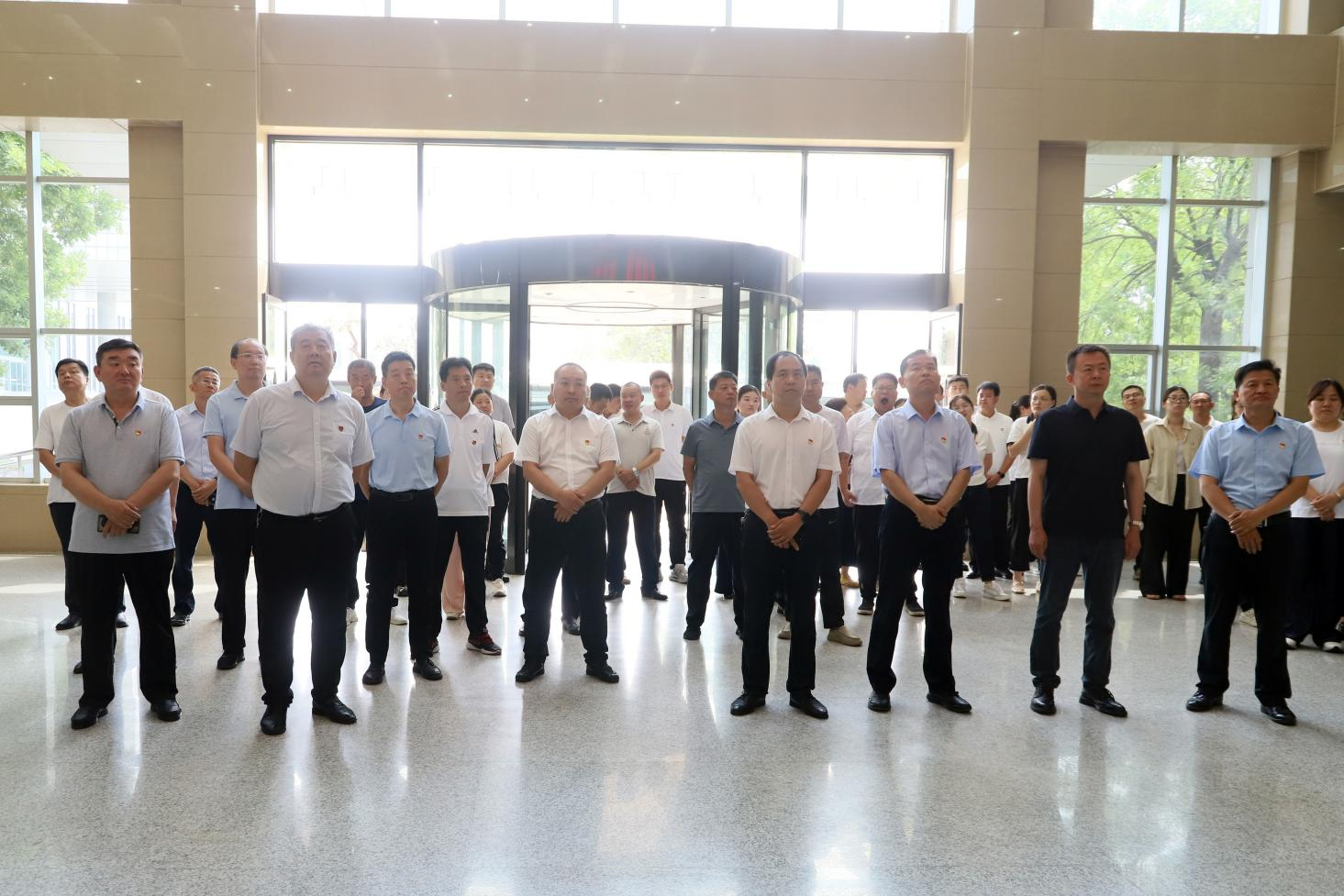 鄒平經(jīng)濟技術(shù)開發(fā)區(qū)全體黨員來山東三星集團參觀交流