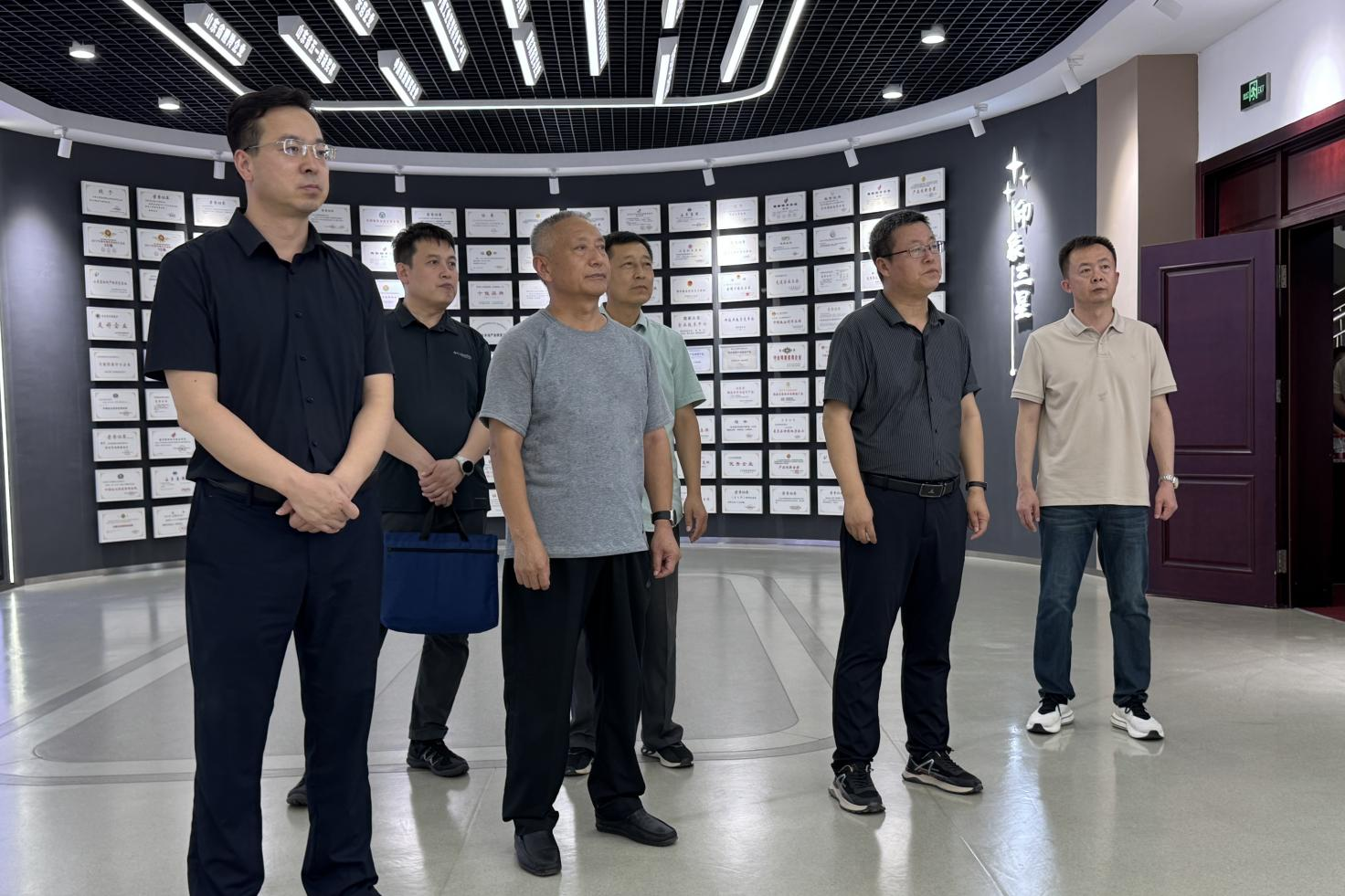 通遼市科爾沁區(qū)委副書記、政府區(qū)長(zhǎng)金樹國(guó)來山東三星集團(tuán)考察