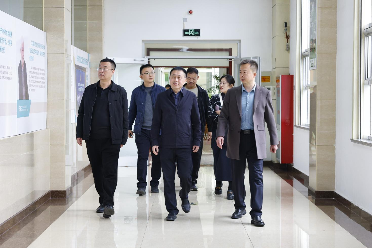 濱州市郵政管理局黨組書記、局長劉新力一行來山東三星集團(tuán)參觀座談